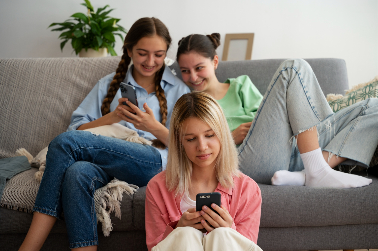 Wi-Fi invité sans prise de tête : réseau séparé avec limites, QR rapide et isolation de vos appareils domestiques pour garder confort et sécurité pendant les visites